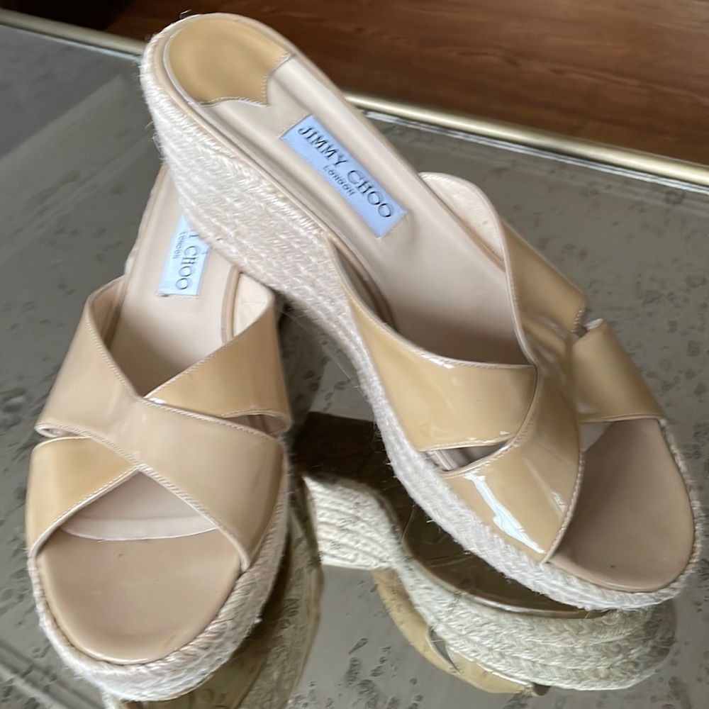 Patent leather wedge slides with jute heels